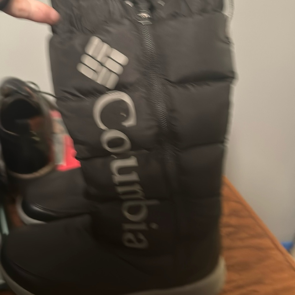 NWT.  Columbia snow boots